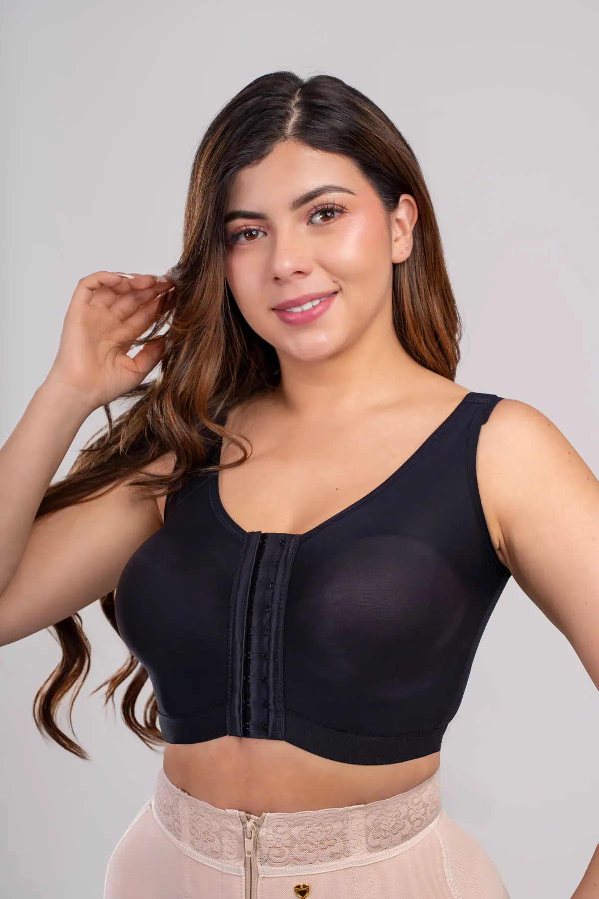 brasier posquirurgico con realce tira ancha