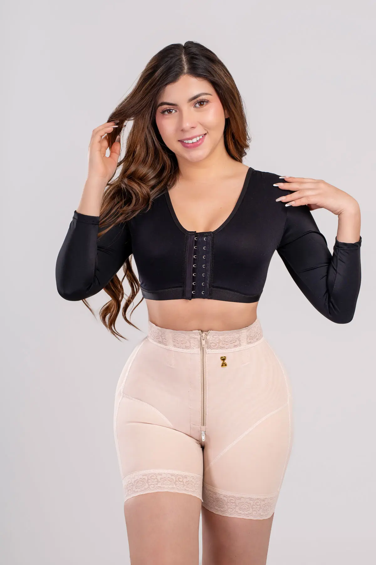 Brasier posquirurgico con manga y realce